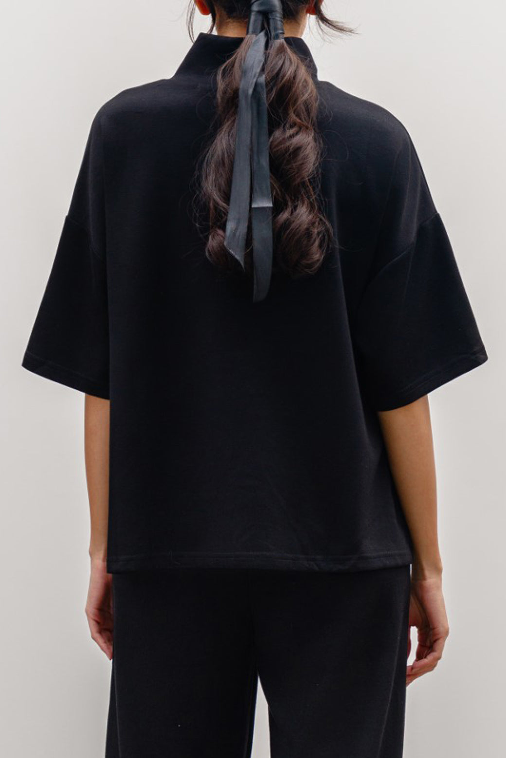 BLACK NEOPRENE HIGH NECK