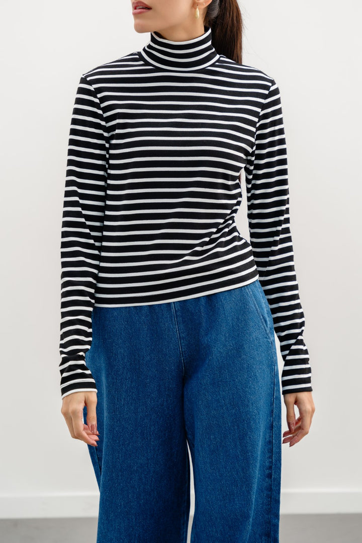 BLACK STRIPED HIGH-NECK TOP