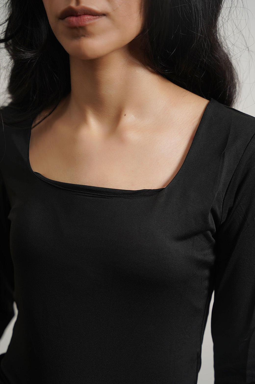 BLACK SQUARE NECK T-SHIRT