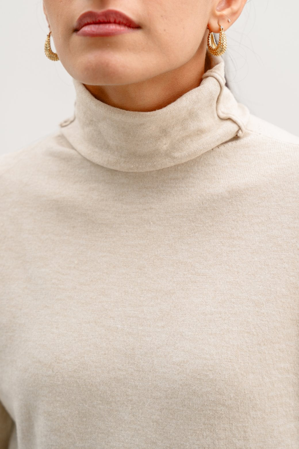 BEIGE LIGHTWEIGHT SWEATER TOP