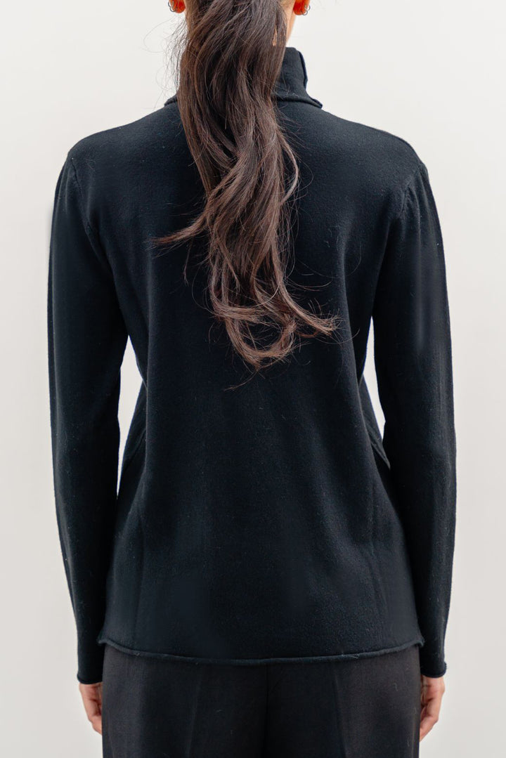 BLACK LIGHTWEIGHT SWEATER TOP