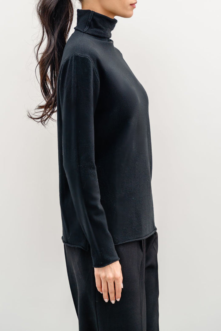 BLACK LIGHTWEIGHT SWEATER TOP