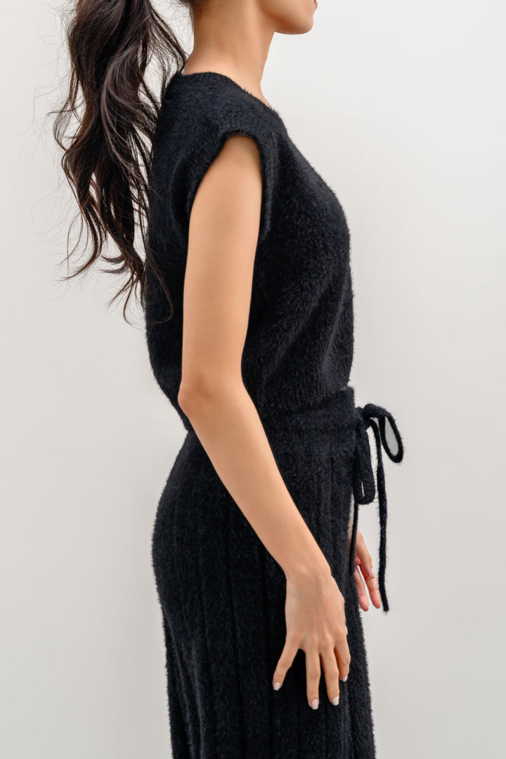 BLACK SLEEVELESS ANGEL SWEATER