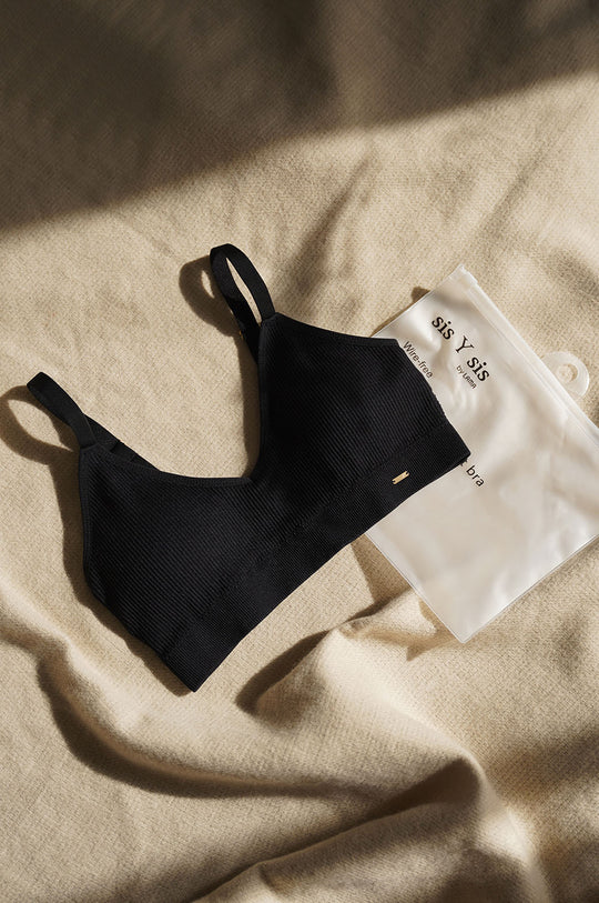 BLACK LIGHTLY PADDED BRALETTE