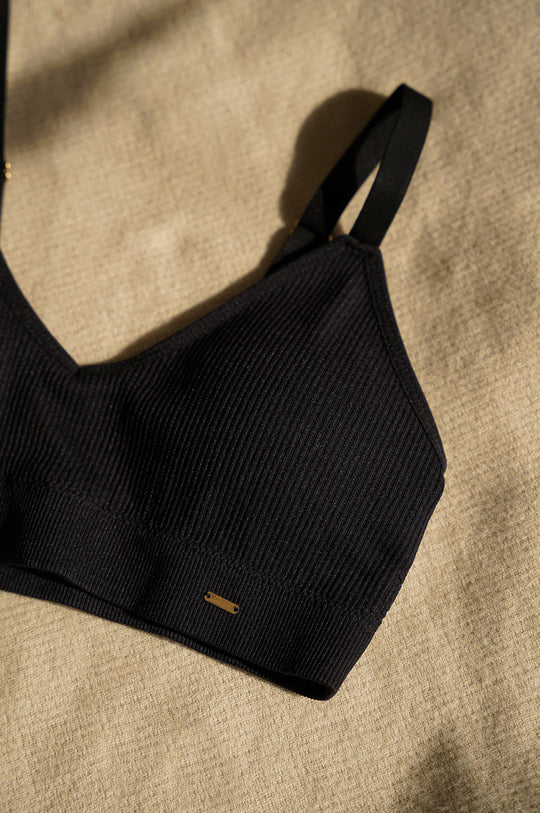 BLACK LIGHTLY PADDED BRALETTE