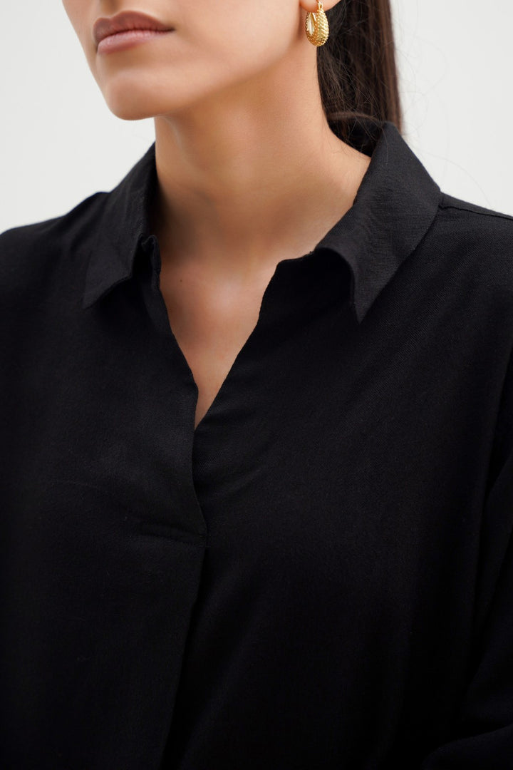 BLACK PLEATED BLOUSE