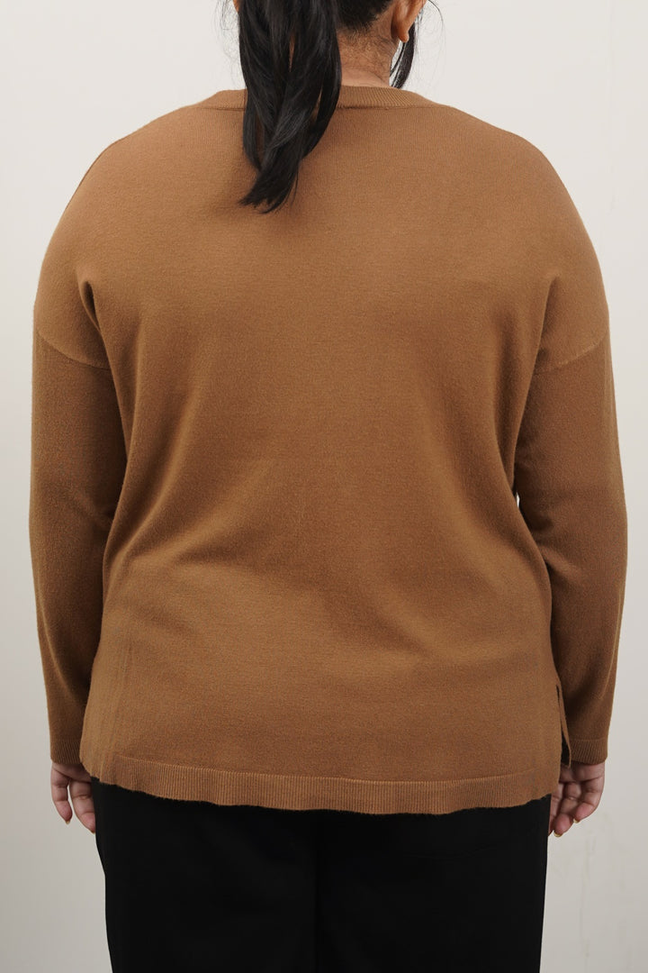 CAMEL CURVE HOMEBODY V-NECK SWEATER