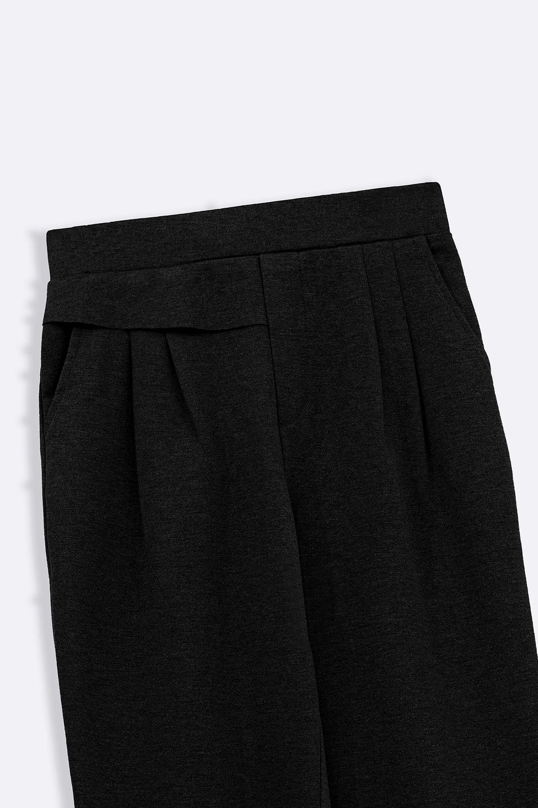BLACK STRETCHY PLEATED TROUSER