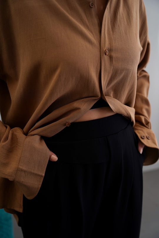 BLACK STRETCHY PLEATED TROUSER