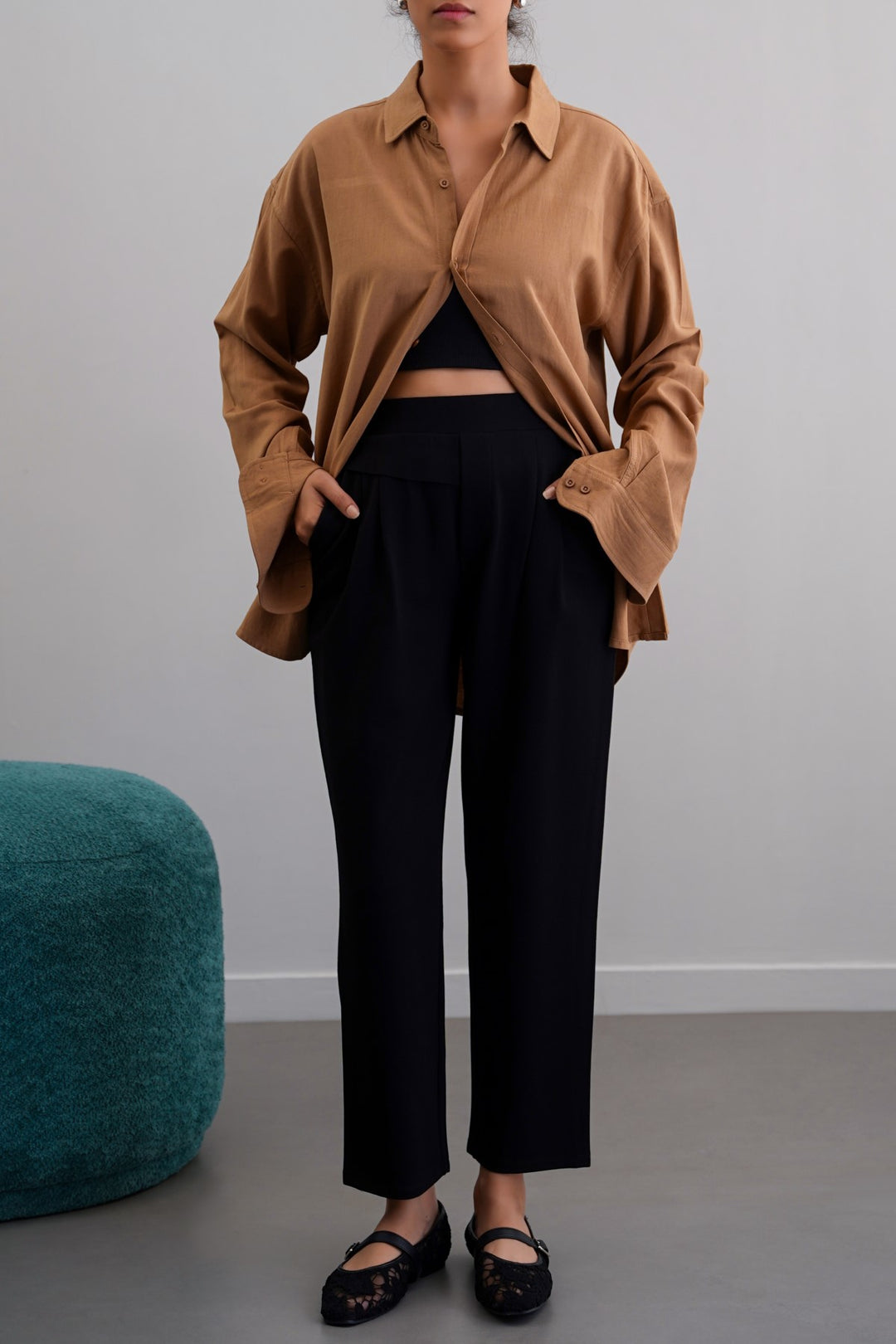 BLACK STRETCHY PLEATED TROUSER