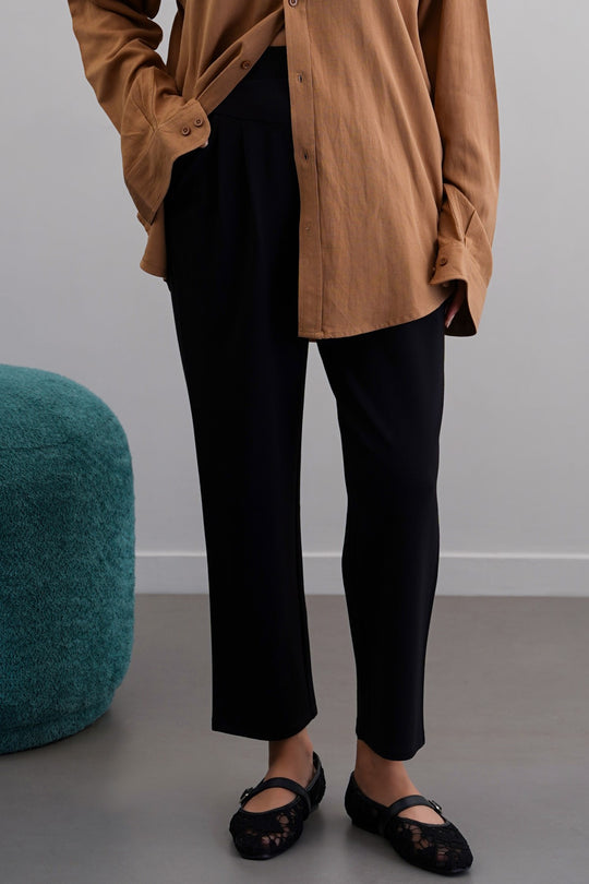 BLACK STRETCHY PLEATED TROUSER