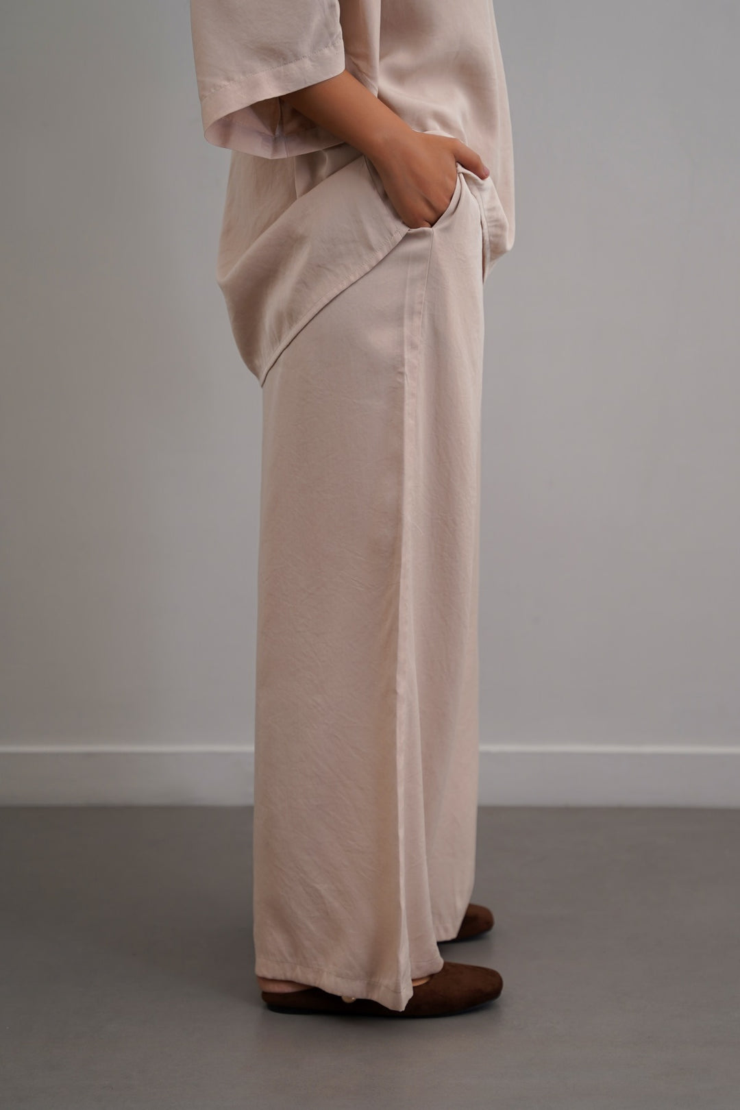 SLEEK SILK TROUSERS