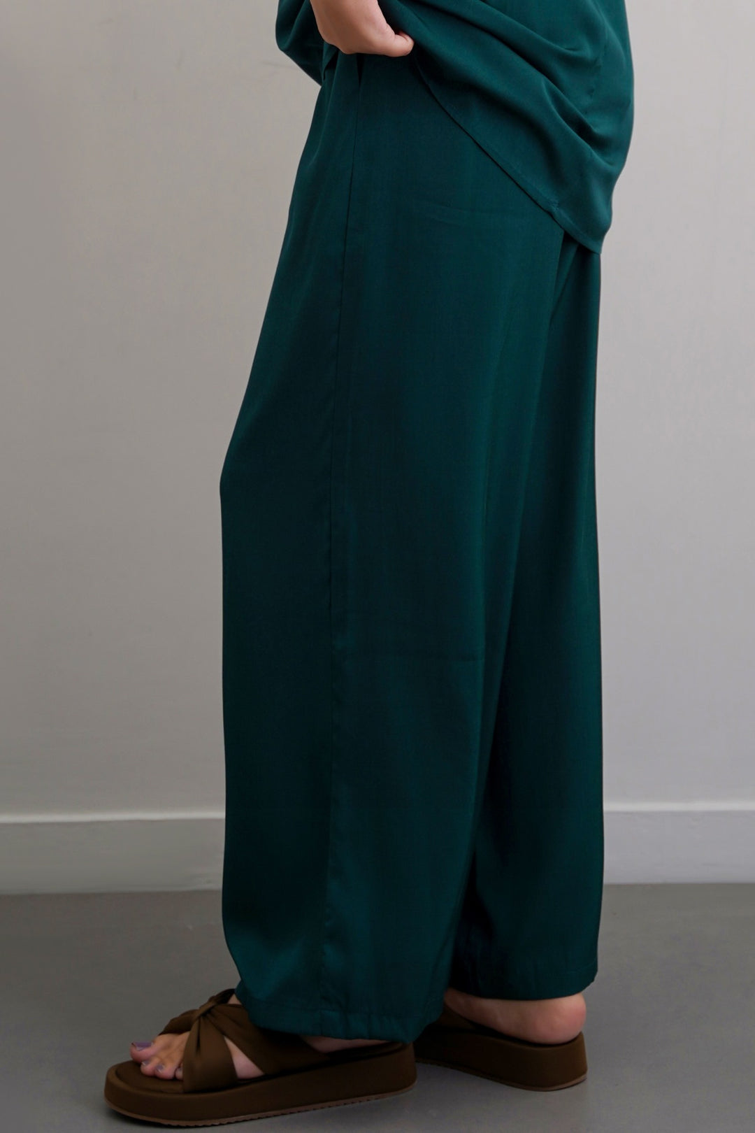 SLEEK SILK TROUSERS