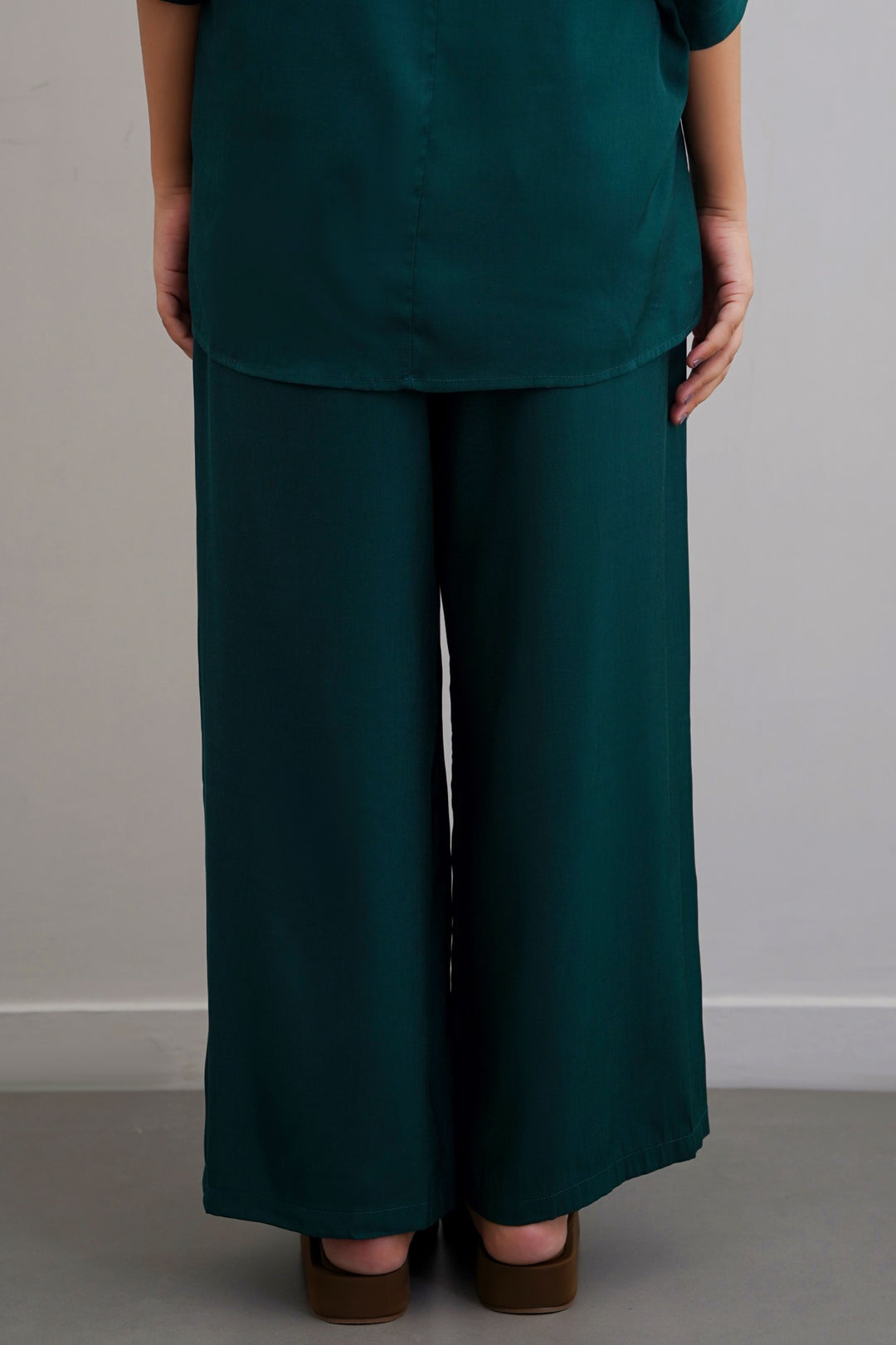 SLEEK SILK TROUSERS