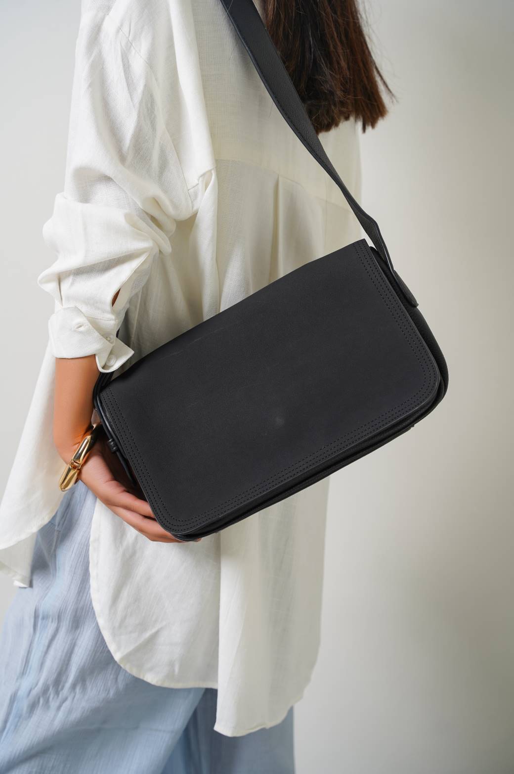 BLACK FLAP SHOULDER BAG
