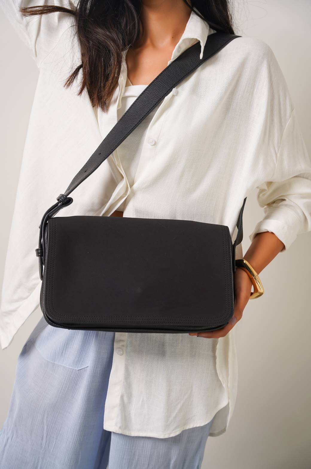 BLACK FLAP SHOULDER BAG