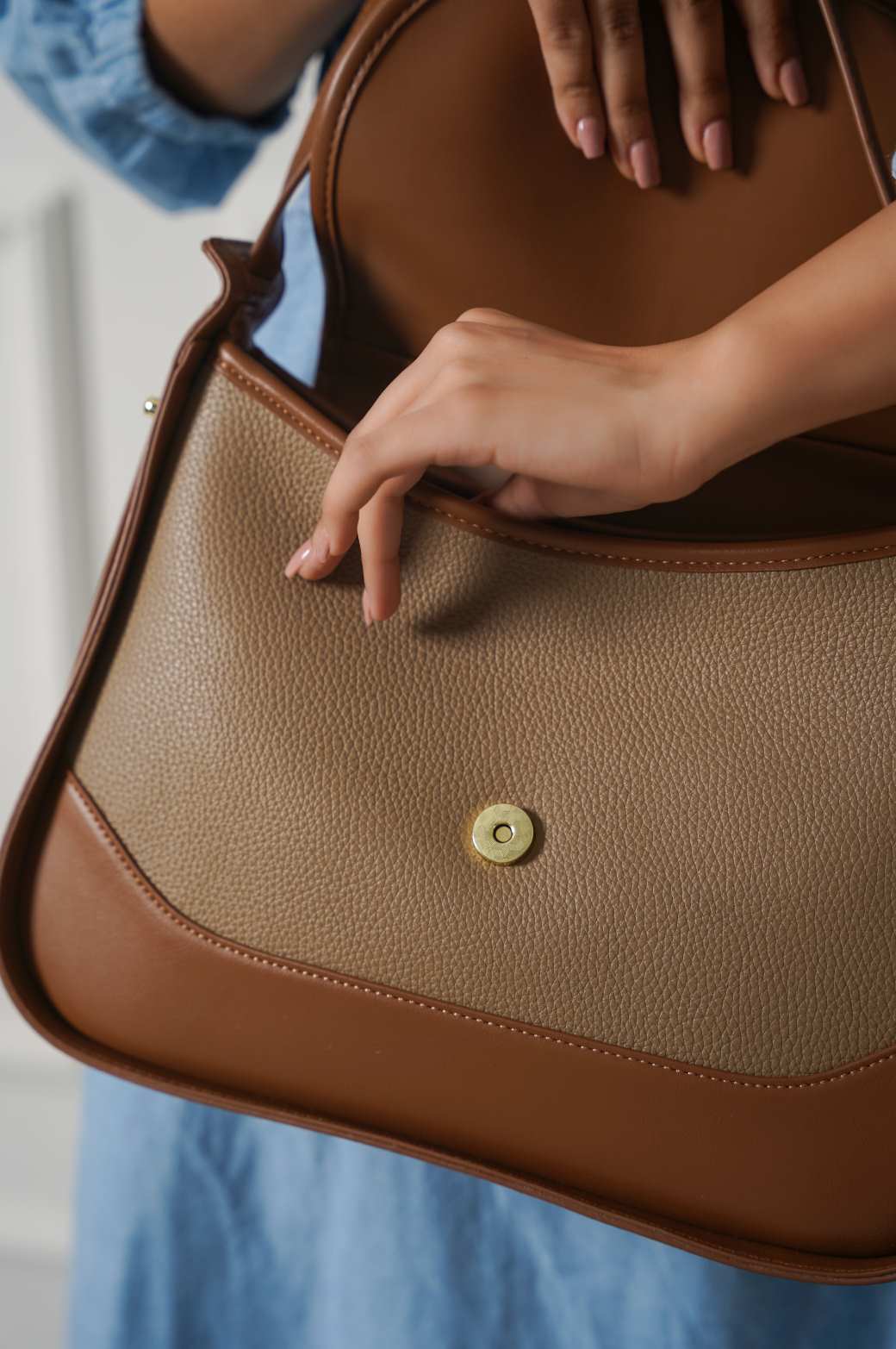 BROWN CITY SHOULDER BAG