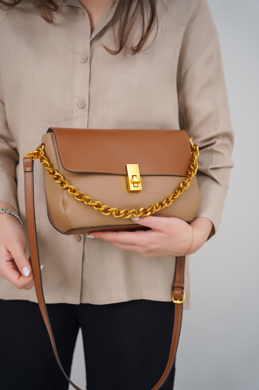 KHAKI CHAIN CROSSBODY BAG