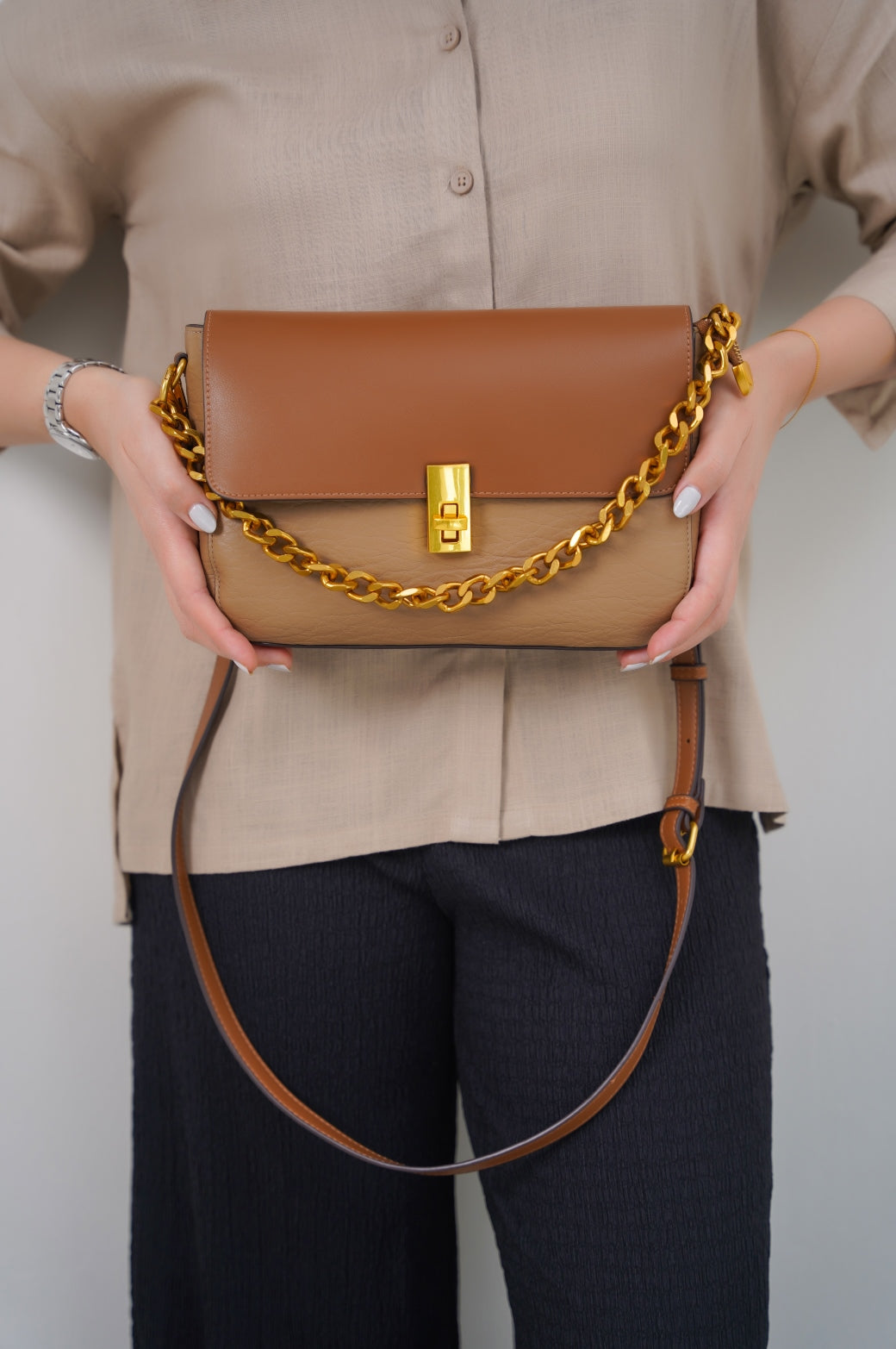KHAKI CHAIN CROSSBODY BAG