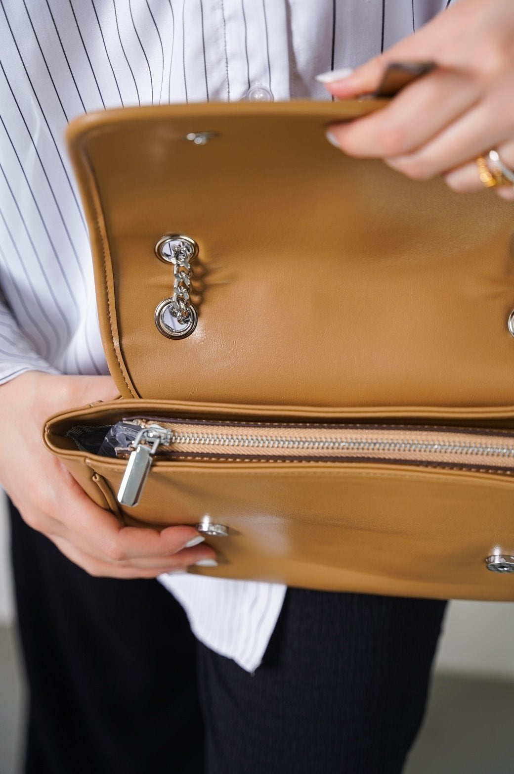 KHAKI BILLIE SHOULDER BAG