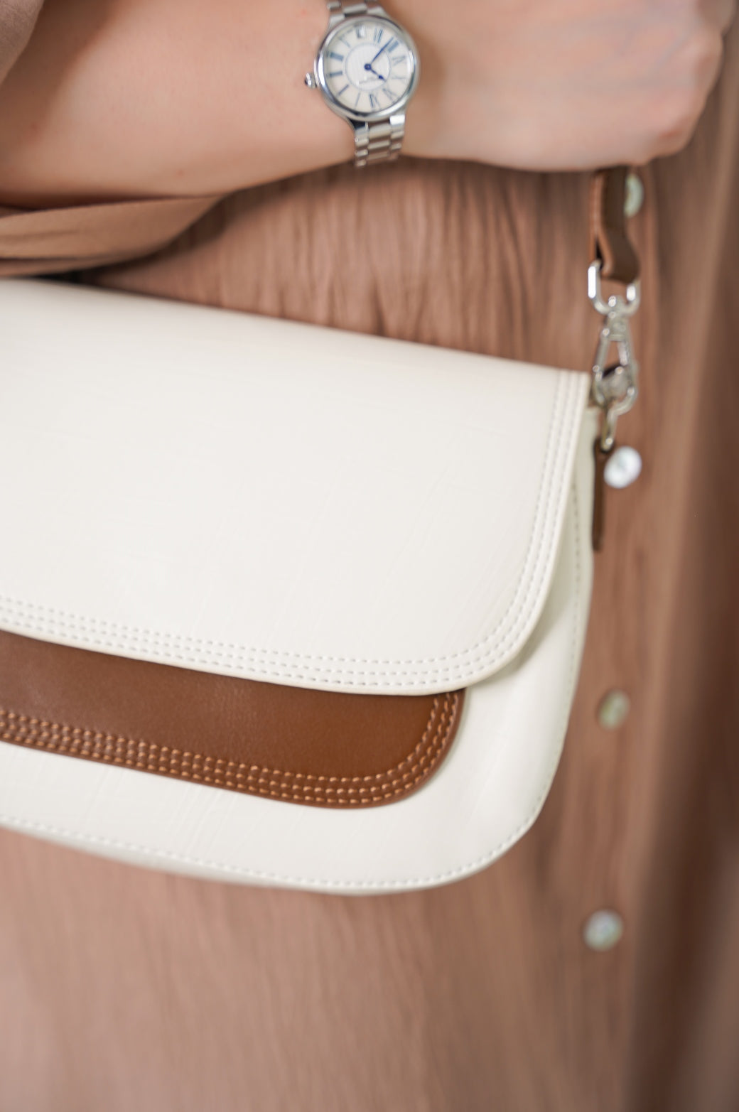 WHITE NOLA SHOULDER BAG