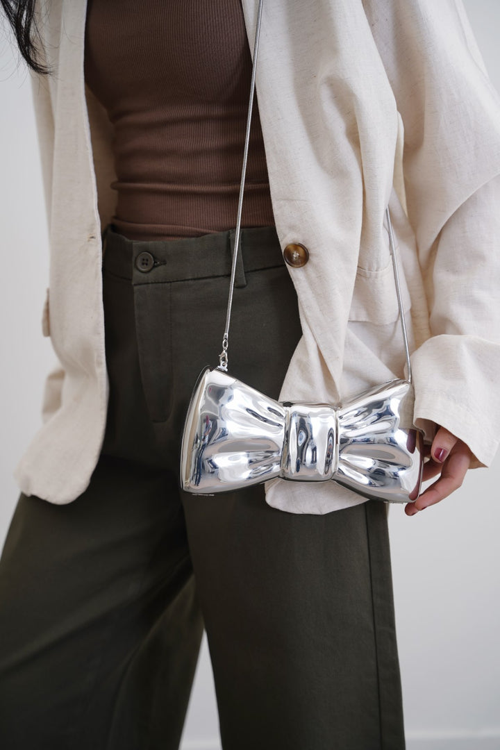 BOWTIE METAL CLUTCH