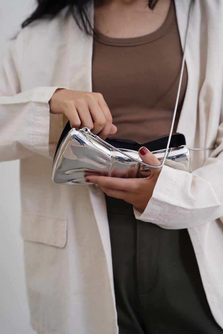 BOWTIE METAL CLUTCH