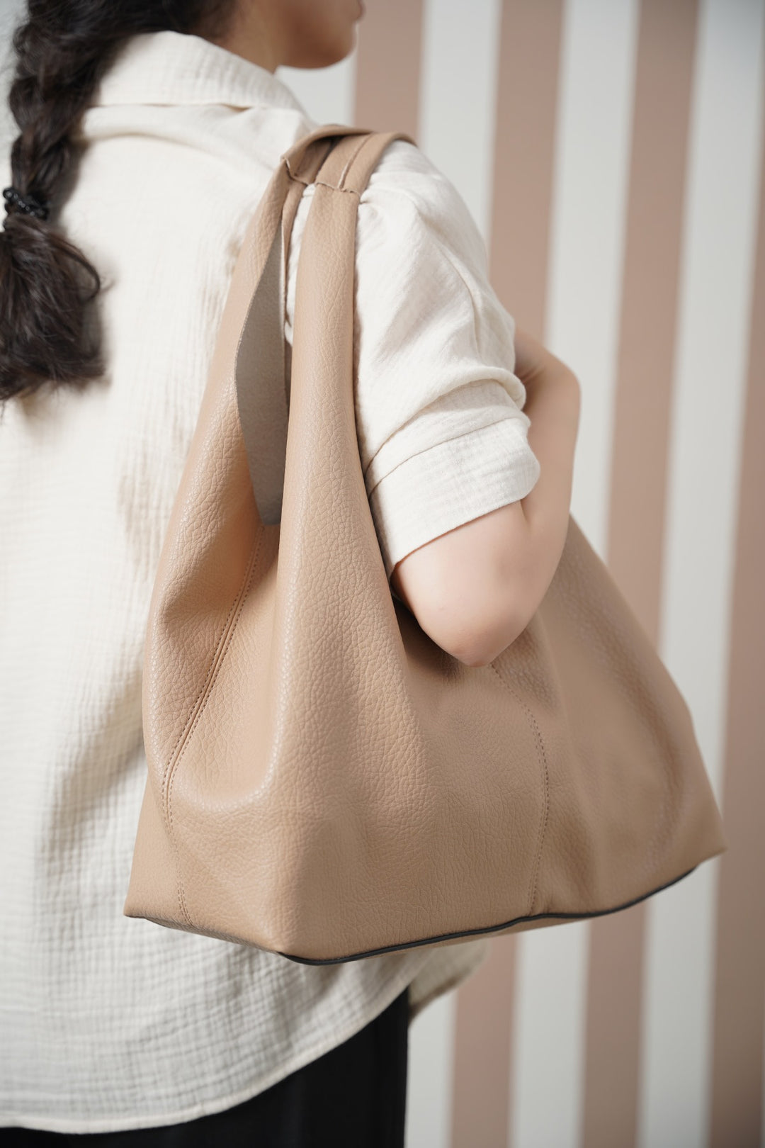 SAND SLOUCHY FRAYED TOTE