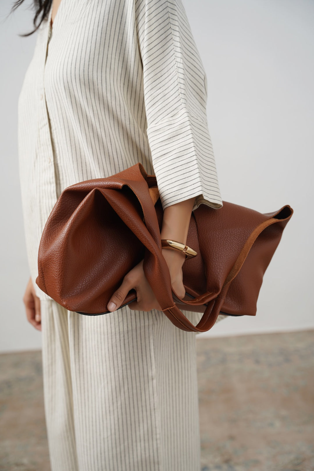 TAN SLOUCHY FRAYED TOTE