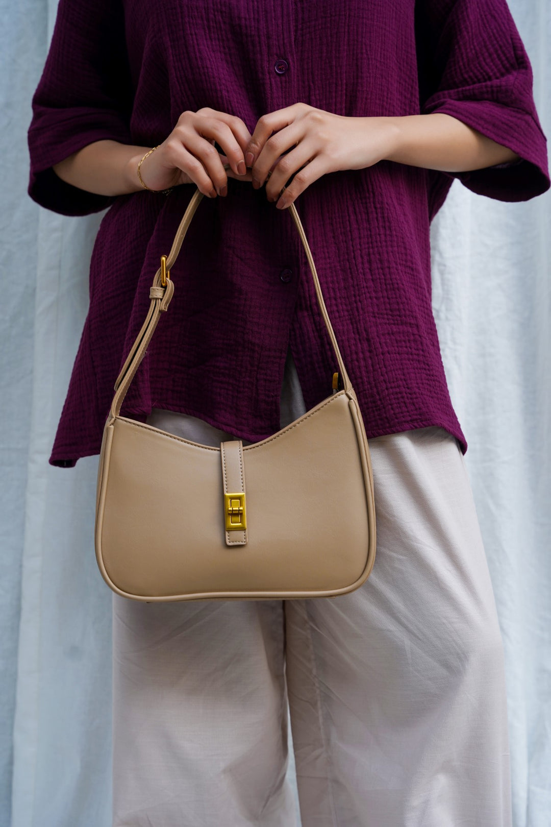 BEIGE EVERYWEAR SHOULDER BAG