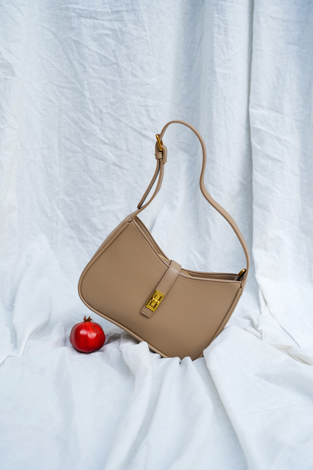 BEIGE EVERYWEAR SHOULDER BAG