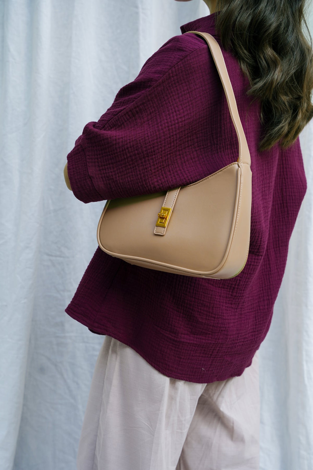 BEIGE EVERYWEAR SHOULDER BAG