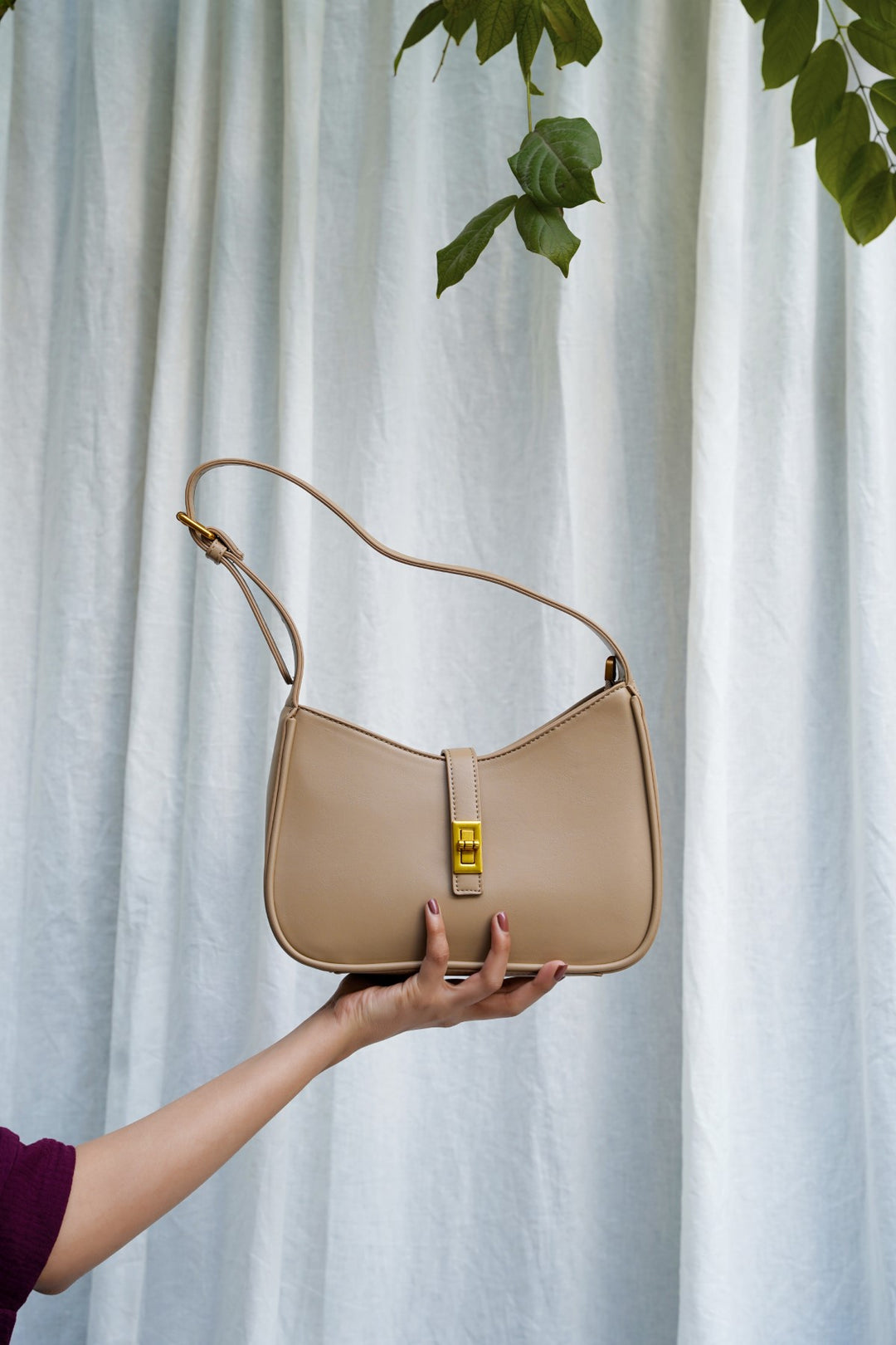 BEIGE EVERYWEAR SHOULDER BAG