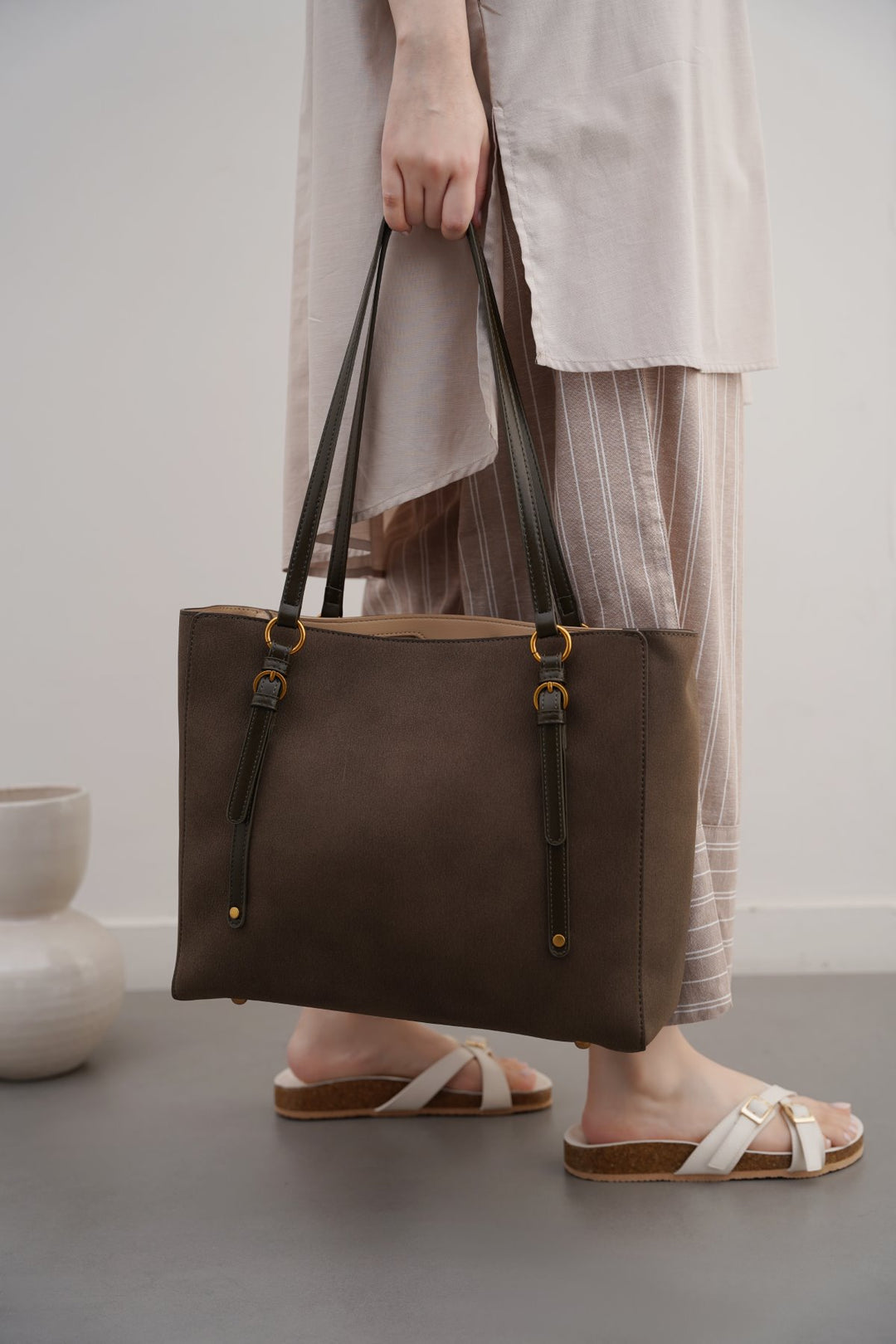 OLIVE MESSENGER TOTE