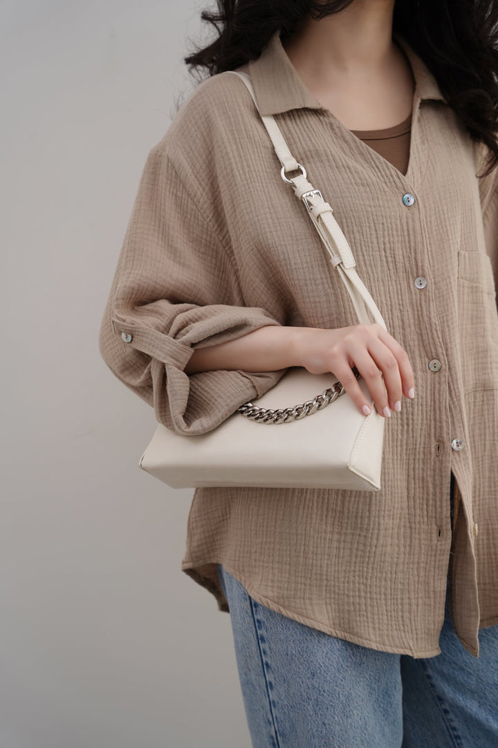 WHITE MINIMAL CHAIN BAG