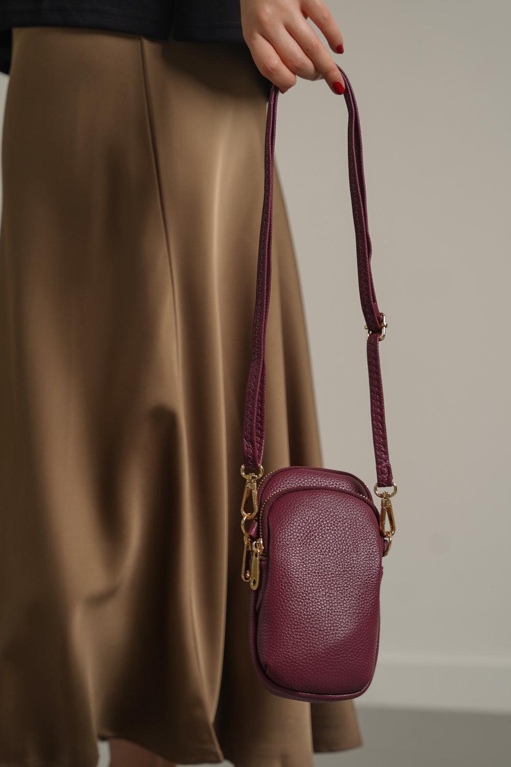 MAROON ESSENTIAL CROSSBODY (UNISEX)