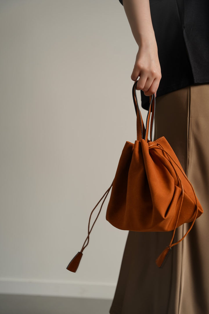 CAMEL SLOUCHY BUCKET BAG