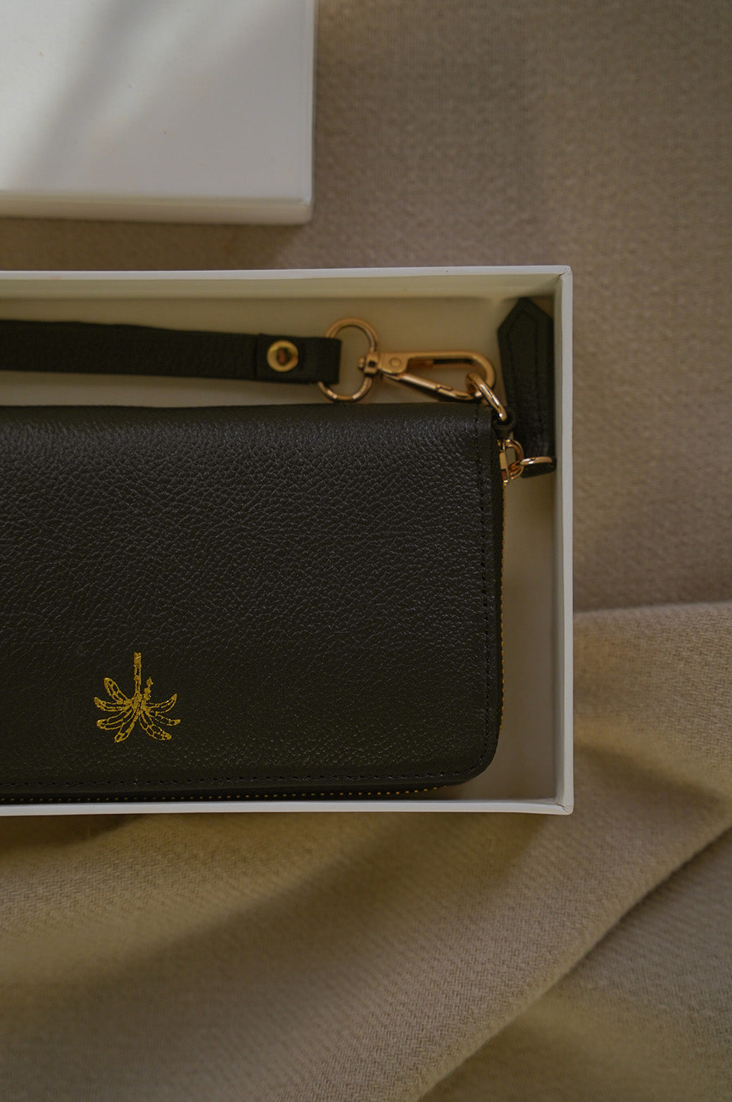 RESORT LEATHER WALLET