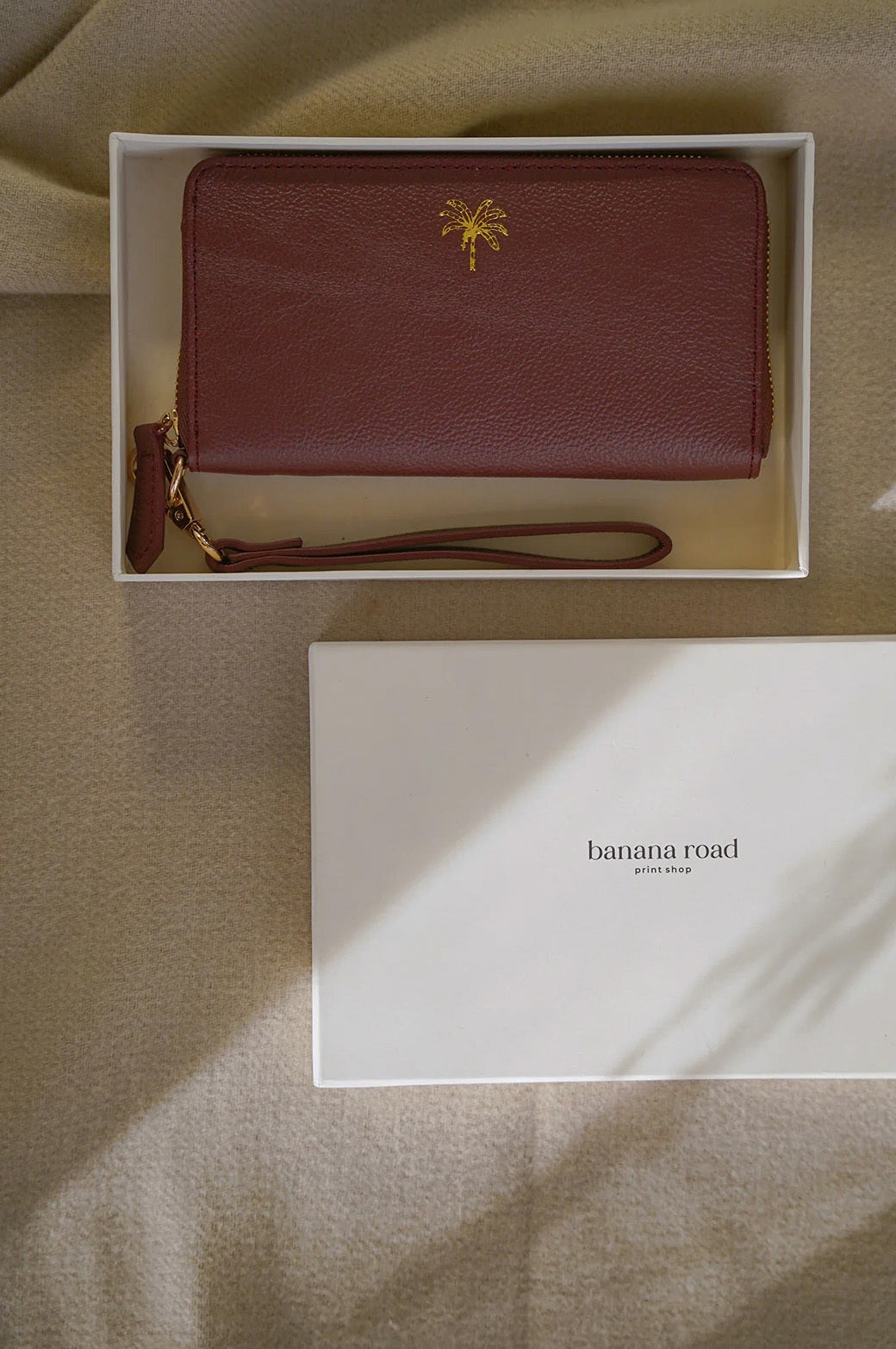 MAROON RESORT LEATHER WALLET