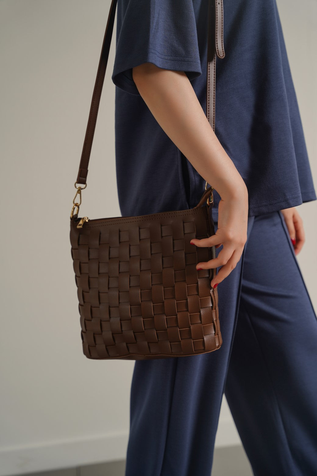 DARK BROWN CLASSIC WEAVE BAG