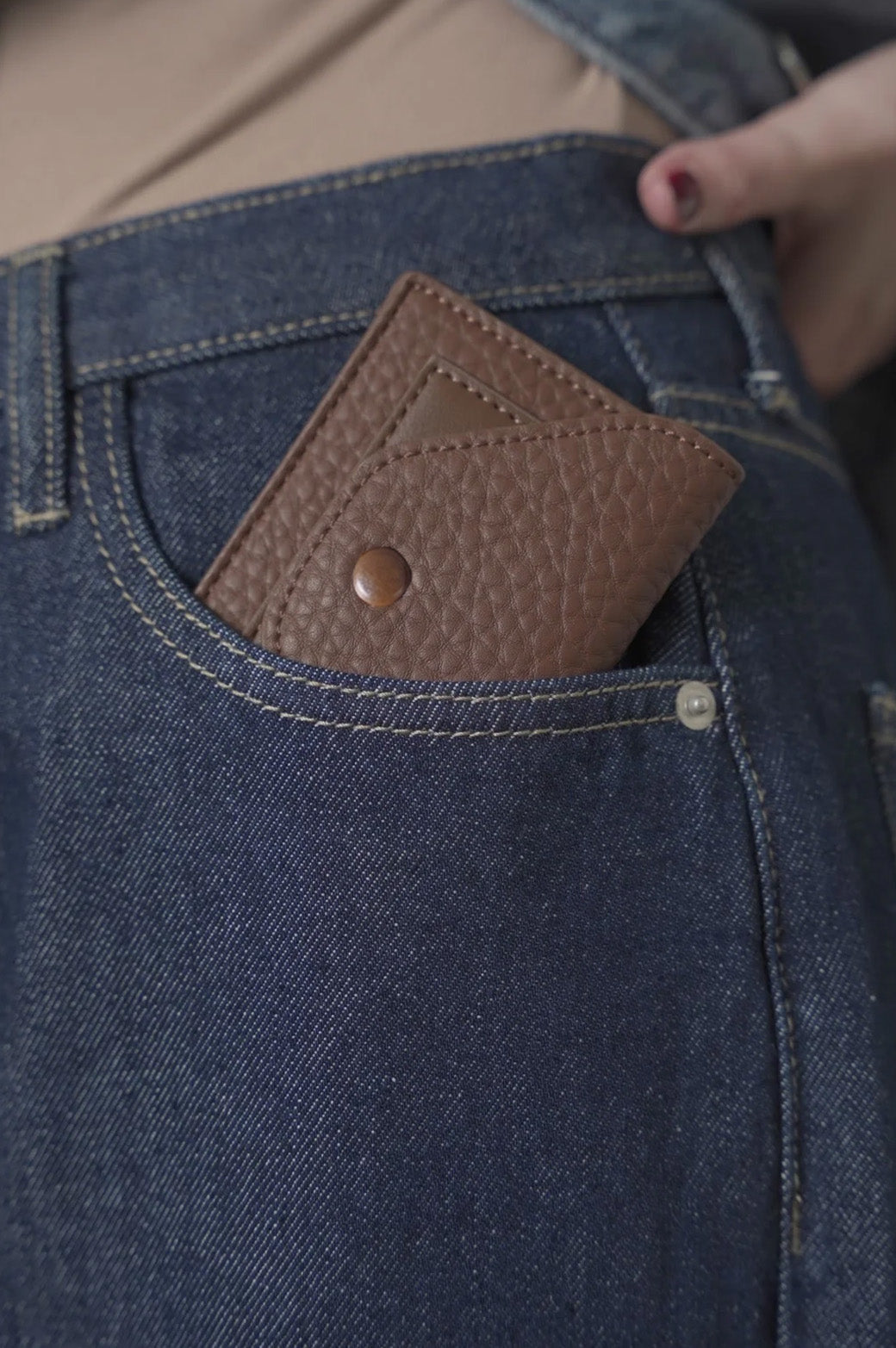 BROWN CARD WALLET