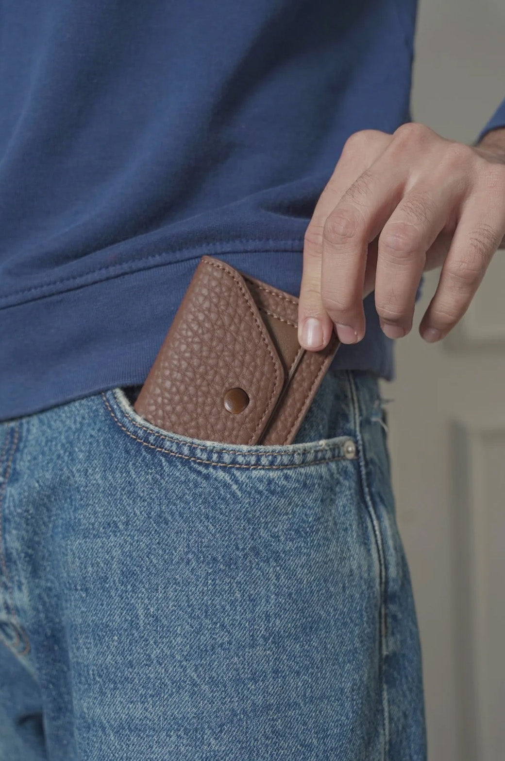 BROWN CARD WALLET