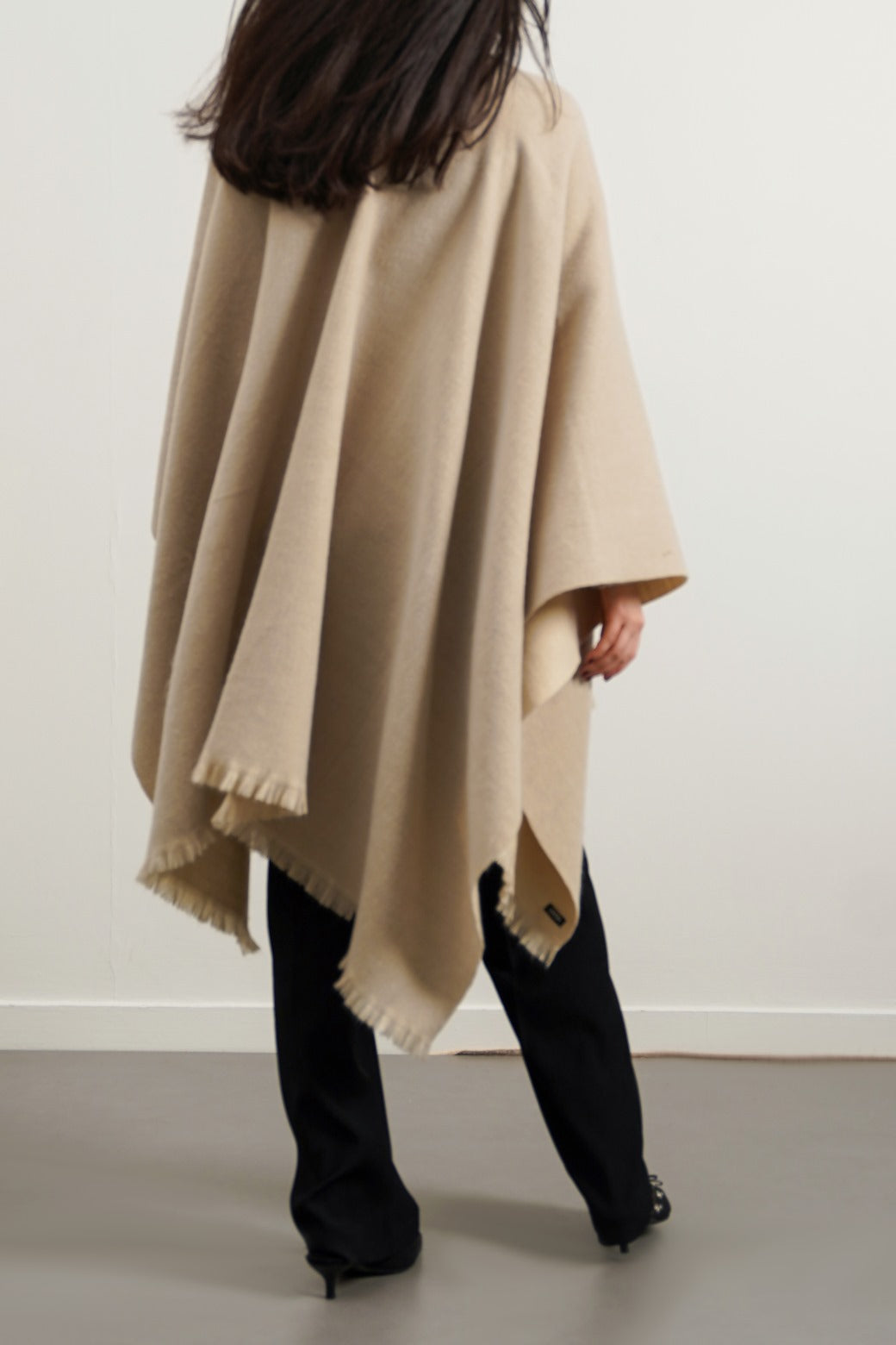 OAT WHITE REVERSIBLE CAPE SHAWL