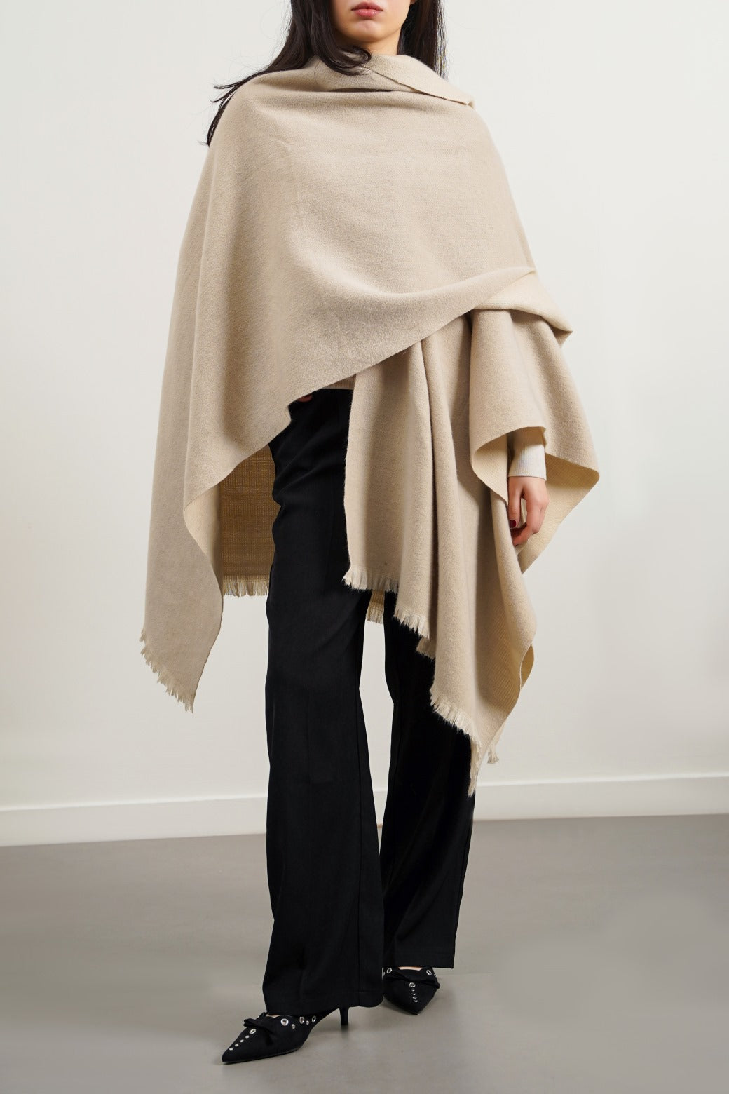 OAT WHITE REVERSIBLE CAPE SHAWL