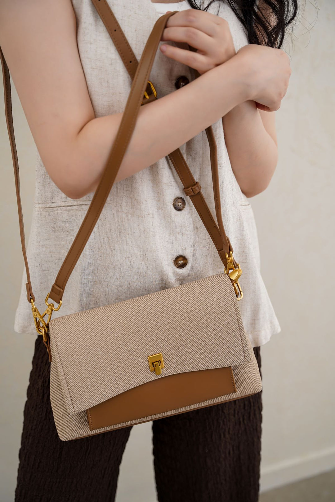 BEIGE TABARIS SHOULDER BAG