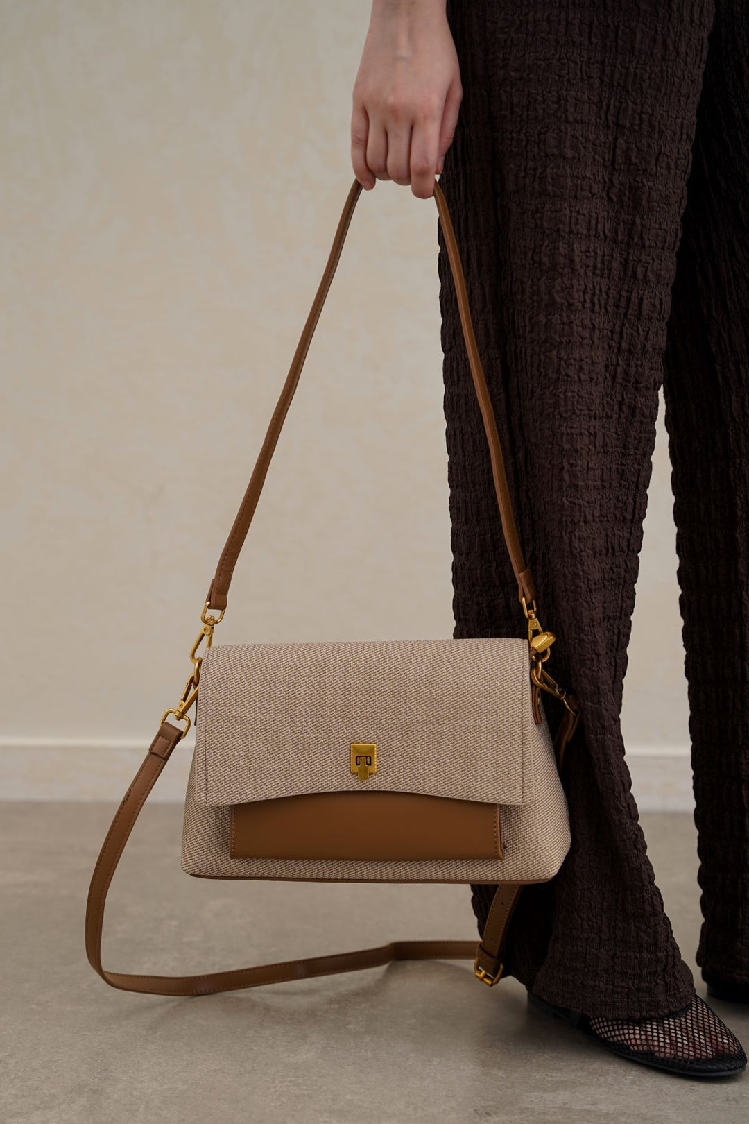 BEIGE TABARIS SHOULDER BAG