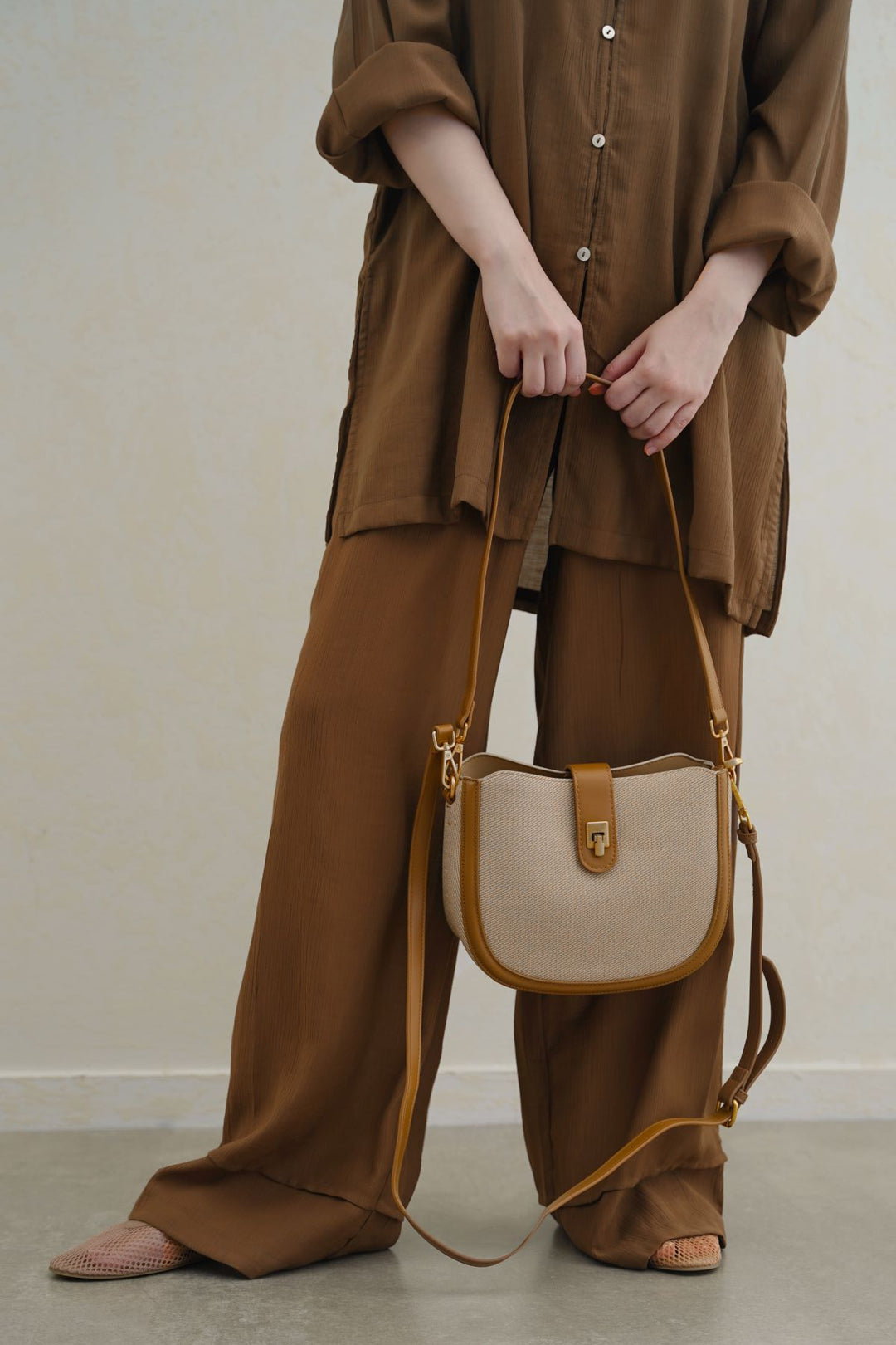 TAN BADARO CROSSBODY BAG