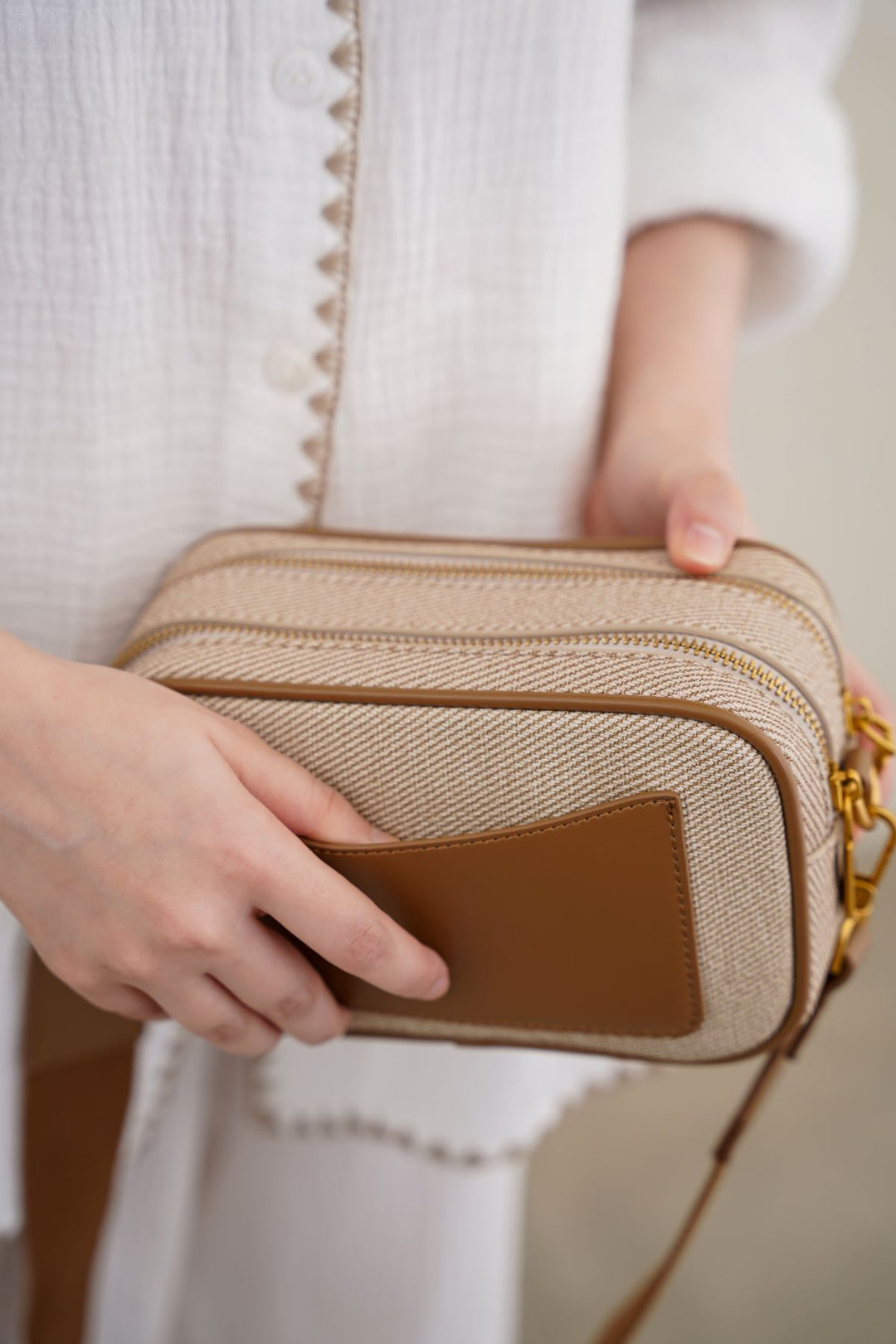 BEIGE MEZZEH DOUBLE-ZIP CROSSBODY