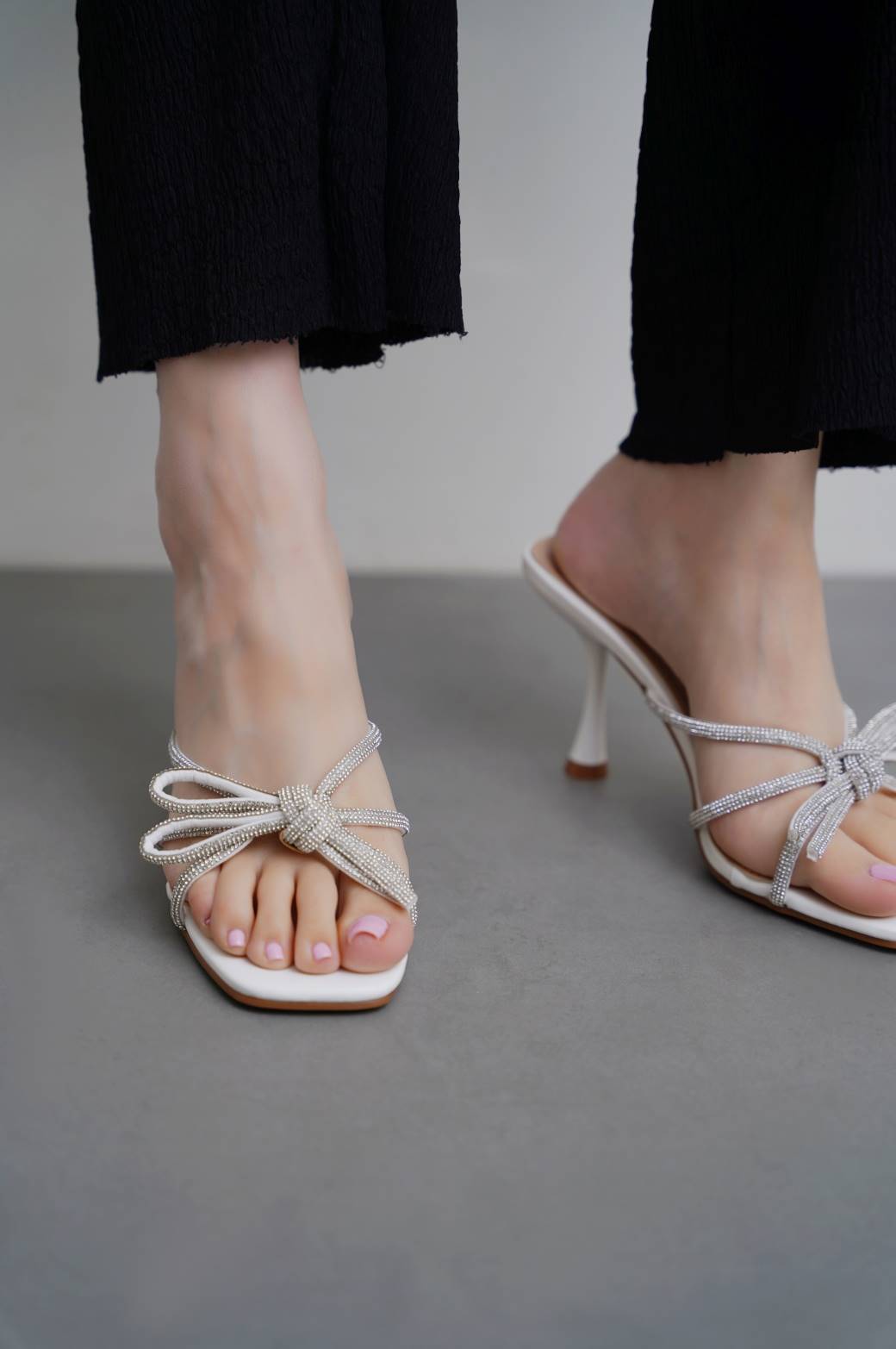 WHITE PARTY HIGH HEELS