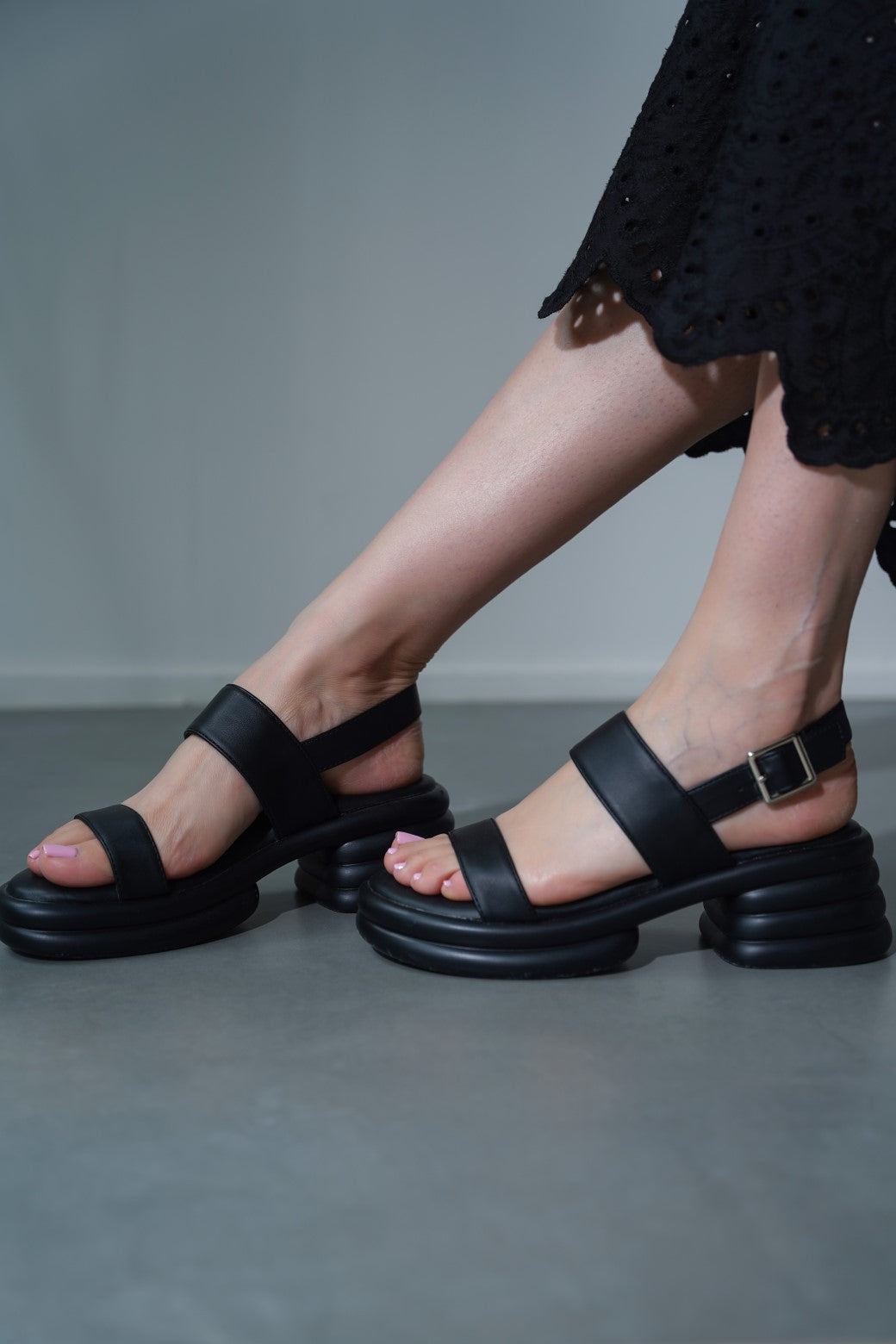 BLACK BUBBLE MAMA SANDALS